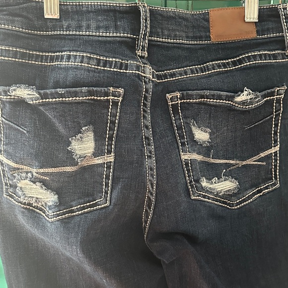 BKE Gabby Curvy High Rise Boot Cut Jeans w. Distressed back pockets - Picture 4 of 9